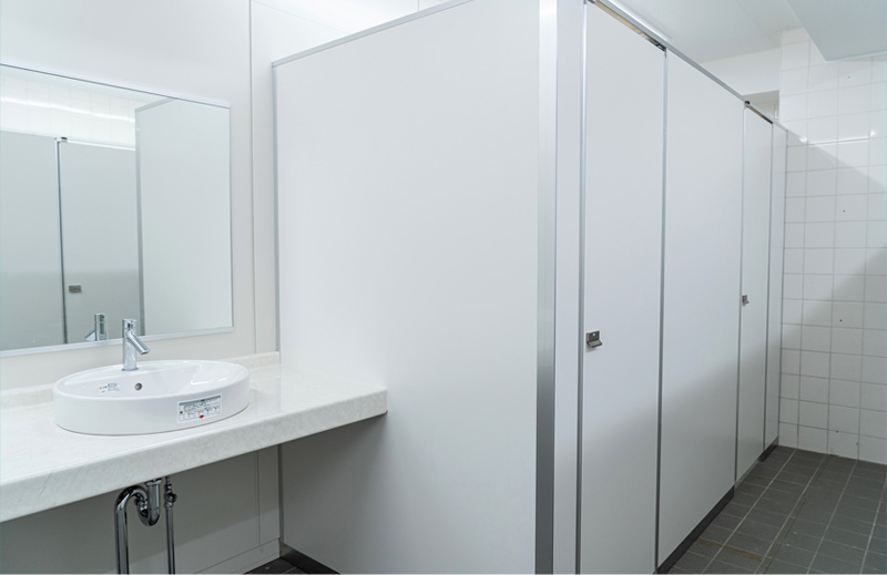 学校のトイレブース工事事例