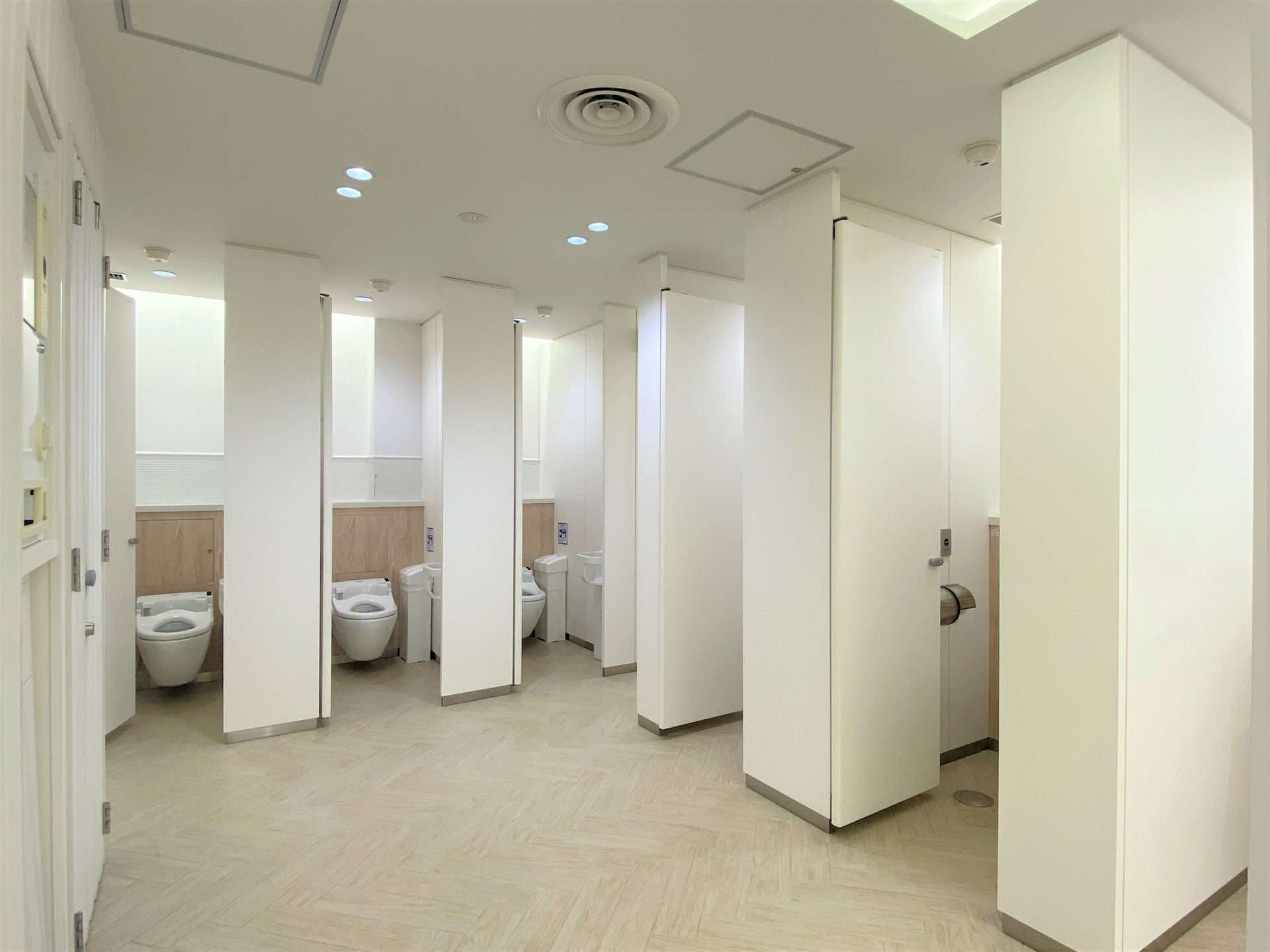 トイレブース工事はパーテーションラボにおまかせください。