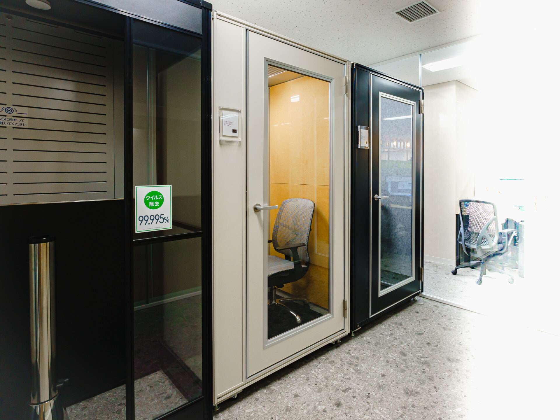 吸音性の高いパーテーション・ブース型の活用例