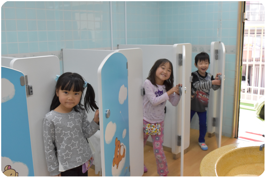 【施工インタビュー 002】リラックマのキャラクター幼児用ブースで保育園のトイレ環境が変わる？（千住保育園さま