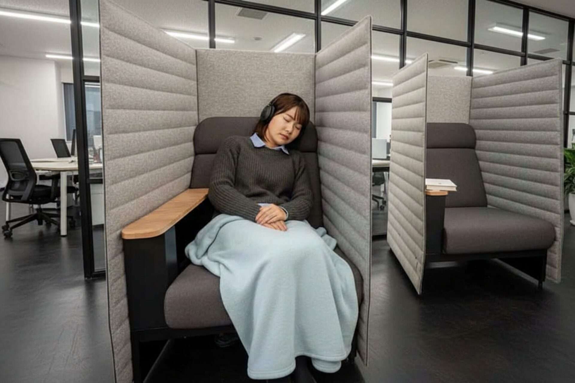 オフィスの仮眠室をスムーズに運用するには、さまざまなポイントに配慮したルールづくりが欠かせません。