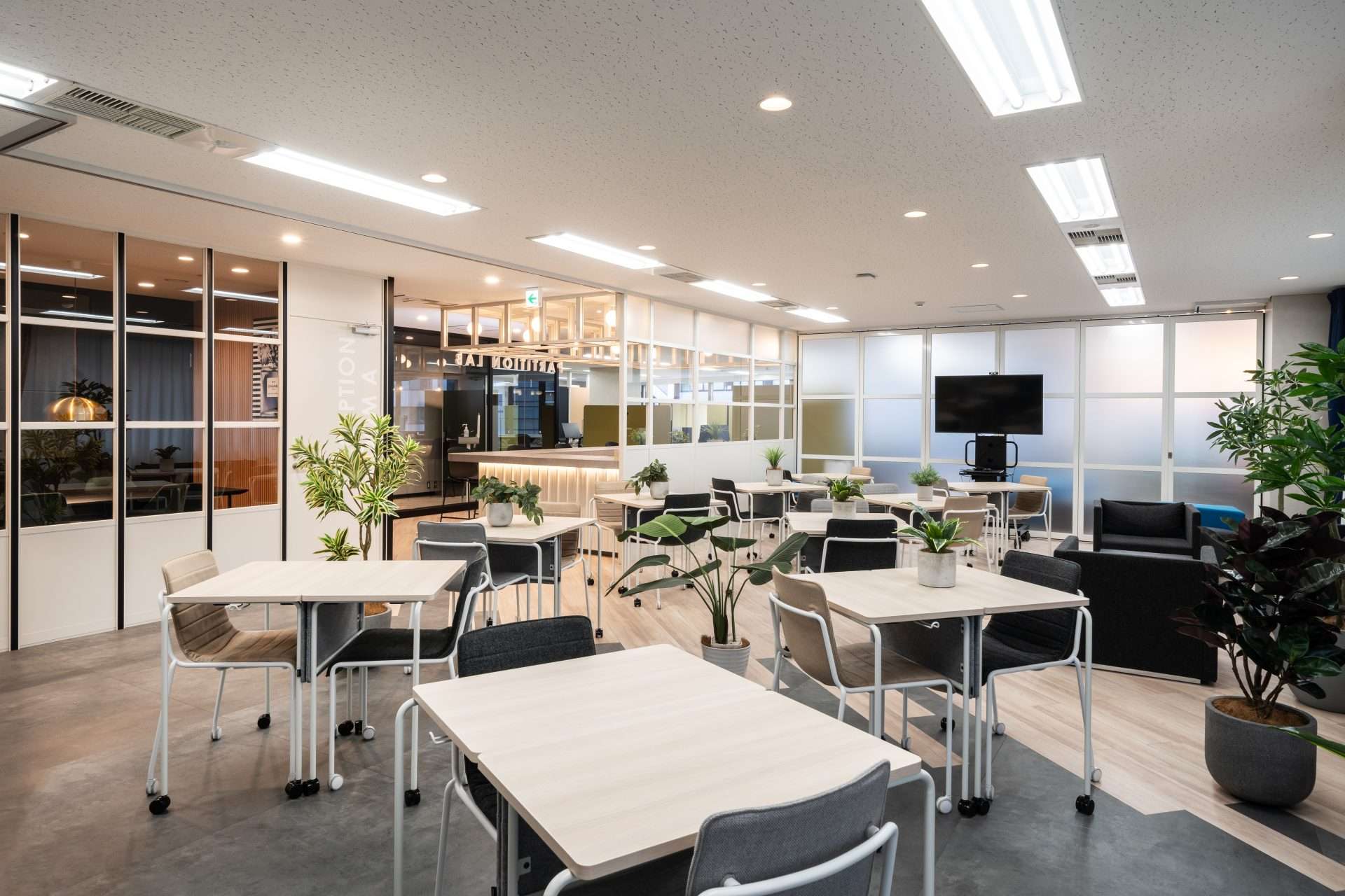 パーテーションラボの快適で生産性の高いオフィス空間が企業価値を高める
